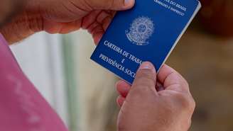 71% dos brasileiros defendem o fim da escala de trabalho 6x1