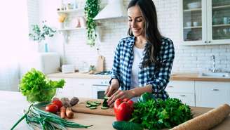 Confira como os alimentos certos melhoram o inchaço e a saúde da pele
