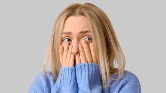 Ficar vermelho em situações de constrangimento é uma reação natural do corpo; saiba por que o rubor acontece e como aliviá