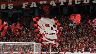 Torcida organizada "Os Fanáticos", do Athletico. 