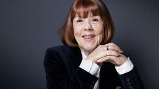 Gisèle Pelicot posa durante uma sessão fotográfica em Paris, dias antes do lançamento de seu livro “Et la joie de vivre”, em 22 idiomas no dia 17 de fevereiro. O título em português da publicação será “Um Hino à Vida”.