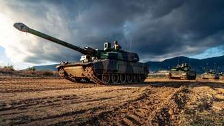 Tanques franceses Leclerc em missão da OTAN na Romênia em 2024.