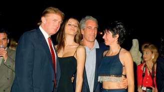Trump e Epstein eram amigos, mas presidente americano alega ter cortado laços com bilionários antes das primeiras acusações de exploração sexual de menores