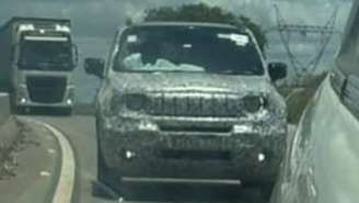 Jeep Renegade 2027 em testes com novo visual