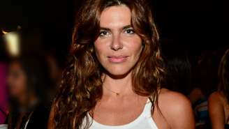 Mariana Goldfarb é traída por transparência de regata branca em festival