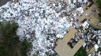 Lixo acumulado em Fernando de Noronha