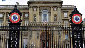 O caso Epstein abala o Ministério das Relações Exteriores da França, relata a imprensa francesa.