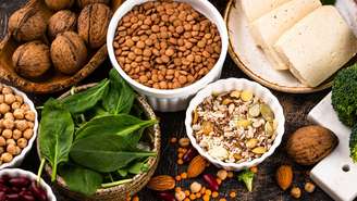 A alimentação influencia diretamente na cicatrização da pele; saiba quais nutrientes aceleram a recuperação e o que evitar