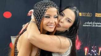 Maiara posa com a mãe no Carnaval