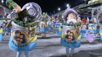 O figurino era composto por uma estrutura que simulava uma lata, representando o conceito de família tradicional