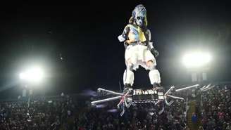 Anac pede esclarecimentos à Portela por uso de drone tripulado em desfile de carnaval