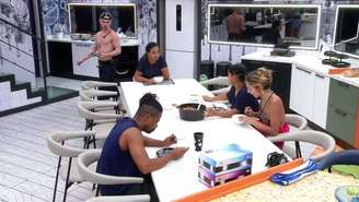 Solange reclama de atitude de Milena sobre rival