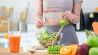 Confira alimentos que ajudam no inchaço pós