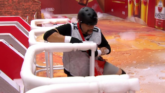 Babu Santana se machuca na prova do líder