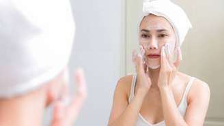 Você já deve ter ouvido falar que sua pele precisa ser higienizada de forma suave. Mas esses produtos são mais caros. Vale a pena investir?