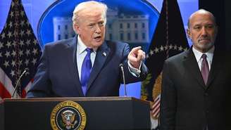 Donald Trump anunciou no sábado que elevará as tarifas globais de importação para 15%