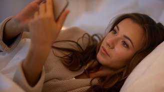 Entenda como as cores e a luz do quarto podem influenciar seu sono