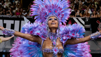 Sabrina Sato em desfile pela Gaviões da Fiel