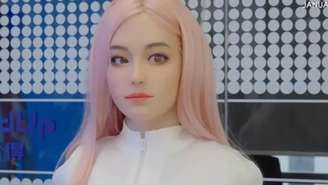 Moya, uma robô humanoide que não apenas se parece com uma pessoa, mas também tem a "pele quente"