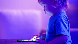 Veja como o limite de uso do celular ajuda no bem