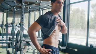 Definir o abdômen exige estratégia, constância e equilíbrio entre treino e alimentação