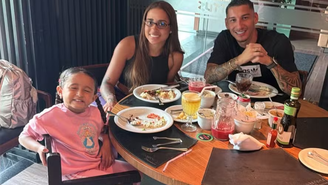 Assumiu Jogador se declara para MC Loma e a filha 'Minha família' / Reprodução: Instagram