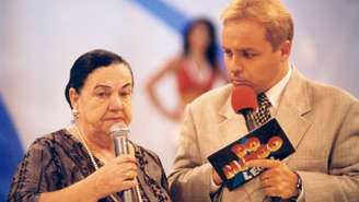 A vidente Mãe Dinah durante gravações do programa do Gugu, exibido aos domingos no SBT. Mãe Dinah ganhou notoriedade depois de supostamente ter previsto o acidente com o grupo Mamonas Assassinas