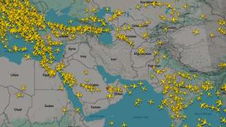 Monitoramento de voos em tempo real mostra "buraco" sobre o Irã após ataques dos EUA e Israel no país