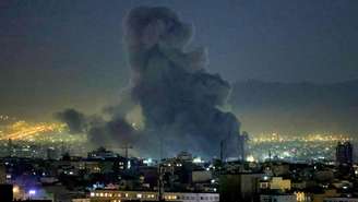 A capital iraniana, Teerã, foi atacada pela segunda vez consecutiva por aviões das forças aéreas israelense e americana. A primeira onda de bombardeios matou o líder supremo do país, o aiatolá Ali Khamenei.