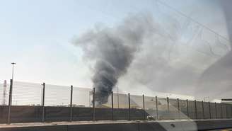 Fumaça sobe após relatos de ataques com mísseis iranianos, na sequência de ataques dos Estados Unidos e de Israel contra o Irã, vista de Doha, Catar, em 1º de março de 2026.