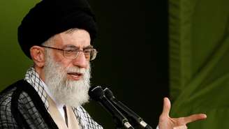 A mídia estatal iraniana confirmou a morte do Líder Supremo, Aiatolá Ali Khamenei, assassinado em ataques israelenses e americanos no Irã no sábado, 28 de fevereiro.