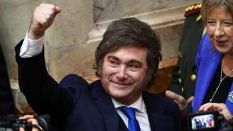 O presidente da Argentina, Javier Milei, ao chegar para a sessão de abertura da 144ª Legislatura do Congresso Nacional, em Buenos Aires, em 1º de março de 2026.