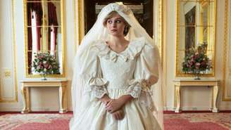 Emma Corrin como Princesa Diana em The Crown
