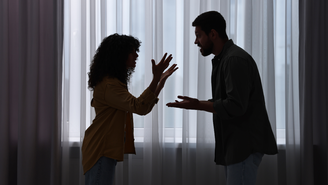 A psicóloga Marynara Melo explica os principais riscos de um relacionamento abusivo, os sinais de alerta e o caminho para sair dele