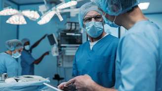 Do ponto de vista médico, o fenômeno reforça a necessidade de protocolos rigorosos para atestar a morte – depositphotos.com / ArturVerkhovetskiy