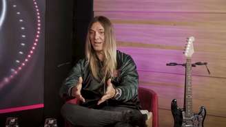 O vocalista Edu Falaschi nos estúdios da Rolling Stone Brasil