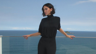 Bruna Marquezine chama atenção com look chanel, mas mudança no cabelo era apenas uma peruca