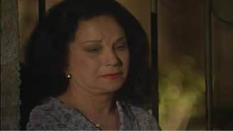 Lena descobre que Alaíde está grávida de Rafael em Rainha da Sucata