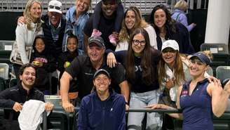 Stefani e Dabrowski com torcedores 