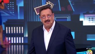 Ratinho reclama de mudança do horário do programa dele