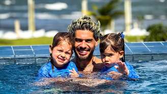 Zé Felipe e filhas, Maria Flor e Maria Alice