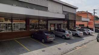 Vagas recuadas em frente à lojas são públicas, não particulares