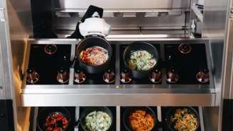 Conheça o robô cozinheiro com IA que venceu o Robotics Award 2026 e promete revolucionar a alimentação em hospitais e restaurantes.