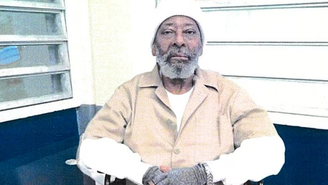 Charles "Sonny" Burton em uma foto fornecida por seus advogados