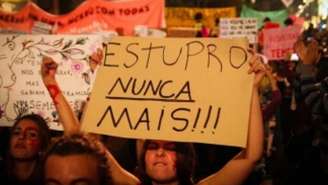 Cartaz contra o estupro durante manifestação no Rio de Janeiro em 2022.