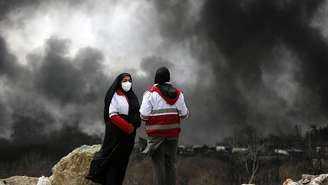 Segundo moradores, a poluição e a névoa de fumaça encobriram o Sol e deixaram um forte cheiro de queimado em áreas da cidade