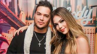 Melody ao lado de seu pai e empresário, Belinho.