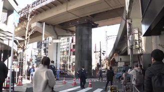 Estrutura gigante 'surgiu' em via na cidade de Osaka