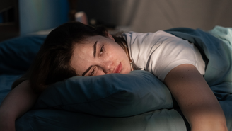 Especialmente nessa fase de desenvolvimento, o sono é importante para prevenir problemas emocionais, como ansiedade e depressão