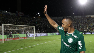 O jogador Marlon Freitas, da SE Palmeiras, comemora a conquista do Campeonato Paulista, Série A1, contra a equipe do G Novorinzontino, após partida válida pela final, volta, no Estádio Doutor Jorge Ismael de Biasi. 